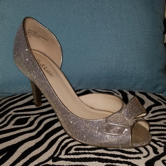 Kelly & Katie Metallic Pumps - Picture 4 of 7